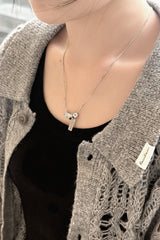 スネークチェーントリプルストーンネックレス