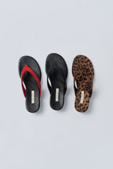 Simple flip-flop_red
