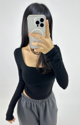 (WITH VOLUME PADS/BASIC ITEM/COMFORT & STRETCH GUARANTEED❤) 3 COLORS ベーシックストレッチセミクロップドUネックTシャツ