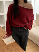 [MADE] Stern hip-to-way off-shoulder sweatshirt