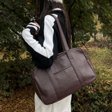 Oat pocket leather shoulder bag [Brown color only]