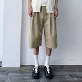 Pleated Silhouette Knee-Length Shorts