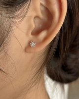 Floral earring (silver)