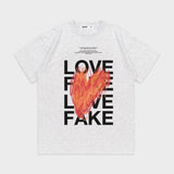 LOVE X FAKE グラフィックTシャツ (LIGHT GREY)
