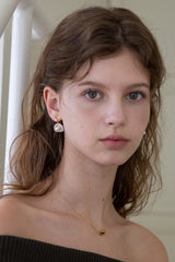 Gold beige pearl point knit earring