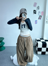 VネックデニムクロッププリントロゴスリーブT💚💙 - 2 カラーズ