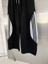 Sagging wide track pants