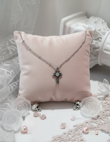 [NMIXX Haewon Necklace] ノクターンゴシッククロスカラーボーンネックレス (ステンレス)