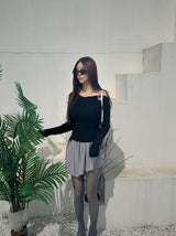 Uncut strap ribbed long-sleeved top