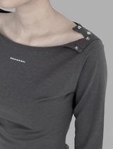 [mnem] alter snap boatneck tee (charcoal)