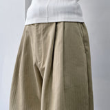 Pleated Silhouette Knee-Length Shorts