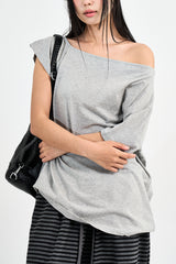 オフショルダーボクシーTシャツ