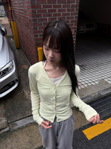 TWIST BUTTON V-NECK CARDIGAN