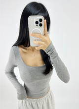 (WITH VOLUME PADS/BASIC ITEM/COMFORT & STRETCH GUARANTEED❤) 3 COLORS ベーシックストレッチセミクロップドUネックTシャツ