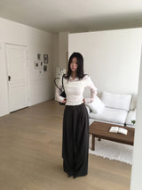 Off-shoulder knit shirt