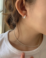 Pale earring (silver)