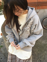 ダイアンエンブロイダードパッチフードジップアップ