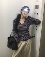 マロンUネックリブストライプTシャツ