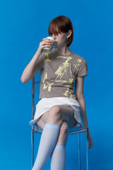 COLLECTION PIN TUCK POINT GRAPHIC T-SHIRT [GRAY]
