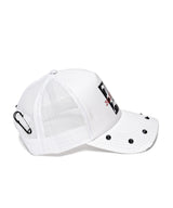BBD グラフィック B ロゴメッシュスタッドトラッカーメッシュキャップ (White)