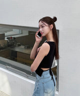 Back Ribbon Sleveless Knit_black [brooch set]