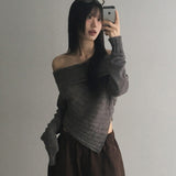 Chetil Diagonal V-Neck Year-end Look Off-Shoulder Knitwear