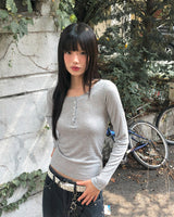 リベッドボタンラウンドネックロングスリーブTシャツ