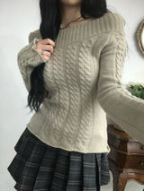 オフショルダーケーブルセーター