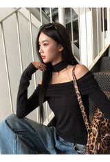 Strap Off-Shoulder Black Chain Long Sleeve Tee
