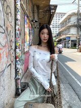 Item Span off shoulder long sleeve tee