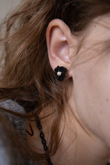 グリミングニットフラワーピアス (Black)