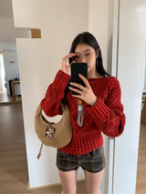 Red gradation off-balance shoulder knitwear