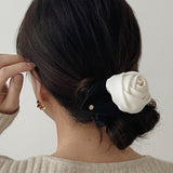 クラシックモノトーンローズヘアーシュシュ