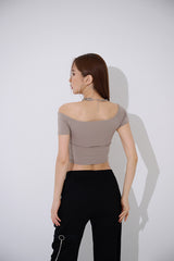 プレーン オフショルダー クロップ Tシャツ / TOP(9393) Plain Off Shoulder Crop Tee
