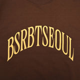 アーチロゴクルーネック / BSR2223FWPO077 BSRBT ARCH LOGO CREWNECK BROWN