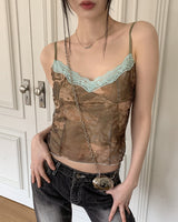 カラーリングレースストリングクロップドキャミソール / Gati Coloring Lace String Cropped Sleeveless