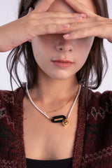 ロゴバーアンドユニークラインチェーンパールネックレス/Logo bar and unique line chain pearl necklace