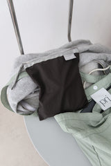 flat pouch (black olive)