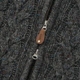 UNI LOGO WAPPEN CABLE COLLAR KNIT ZIP UP [CHARCOAL]