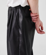 COATED OVERSIZED WIDE PANTS (BLACK)