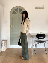 Pale hip lettering washed wide denim pants