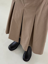 シンプルなラウンドロングブーツ
