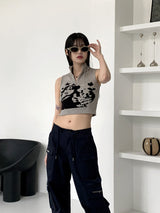 イアンヒッププリントクロップニットハーフジップアップベスト / Ian Hip Printing Crop Knit Half Zip-up Sleeveless Shirt