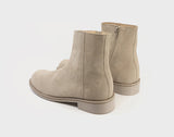 Cowhide Gravel Chelsea Boots Beige [VIBRAM]