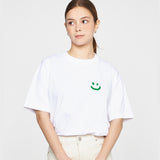 スモールドローイングスマイルショートスリーブTシャツ/Small Drawing Smile Short Sleeve Tee_White/Green Logo
