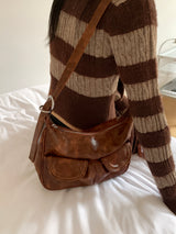 Unbarred two-pocket vintage washed leather shoulder bag