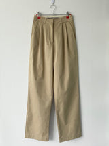 Waist point two tuck slacks