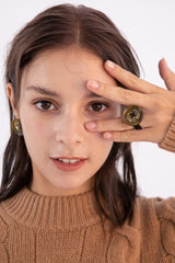 シグネイチャーボタンウィズニットリング/Merry,Motive signature button with knit ring (Khaki)