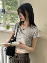 ジュリーフリルリボンラップストラップクロップ半袖Tシャツ