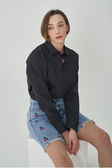 ストレートフィットチェリー刺繡クロップドデニムパンツ/ STRAIGHT FIT CHERRY EMBROIDERY CROPPED DENIM PANTS [6811]